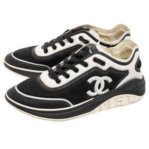 Chanel tennis shoes logo black & white